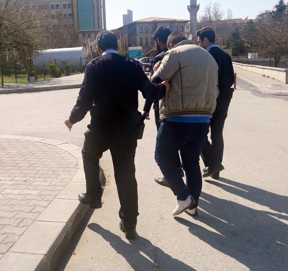 Başkent’te başkasının yerine sınava girmek isteyen 2 kişi gözaltına alındı