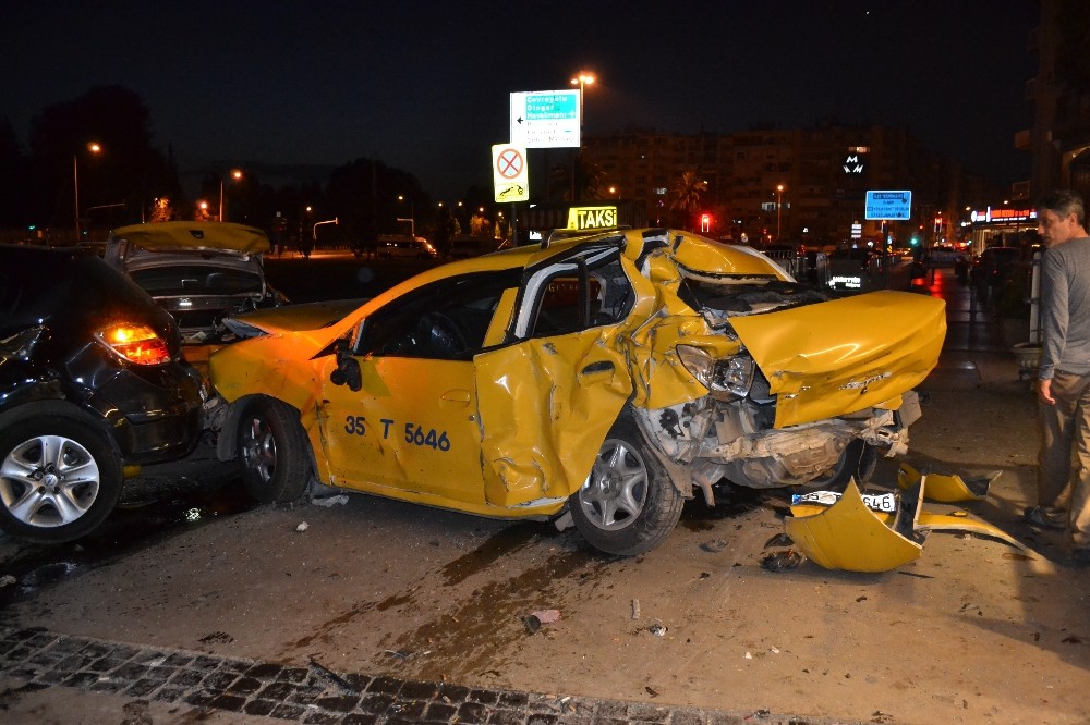 İzmir’de trafik kazası:2 ağır yaralı