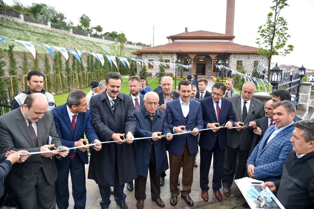 İmam Maturidi Camii bereketiyle açıldı