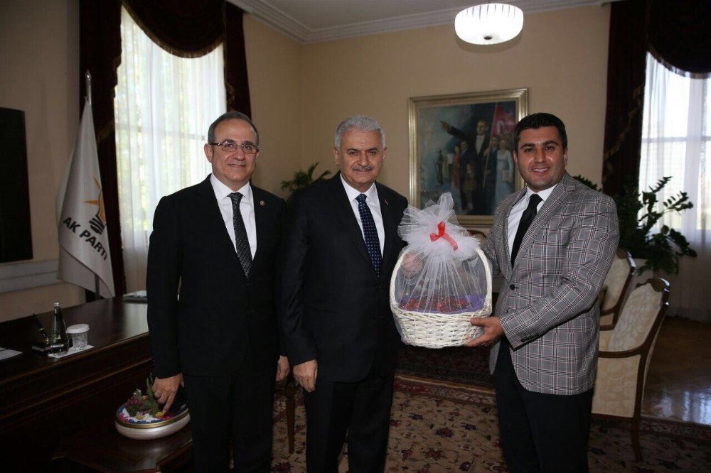 Başkan Uğurlu’dan Başbakan Yıldırım’a kiraz hediyesi