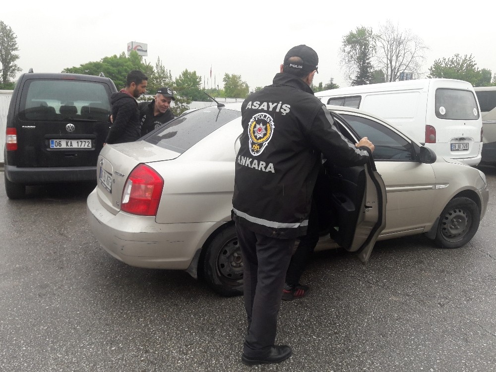 Ankara’da yol kesip silahla havaya ateş eden 4 şehir magandası yakalandı
