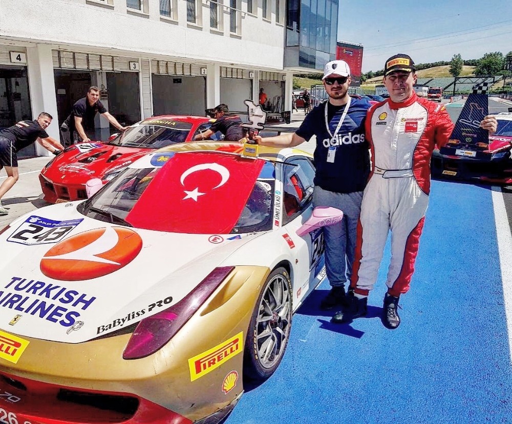 Ümit Ülkü’den Ferrari Challange’ta çifte zafer
