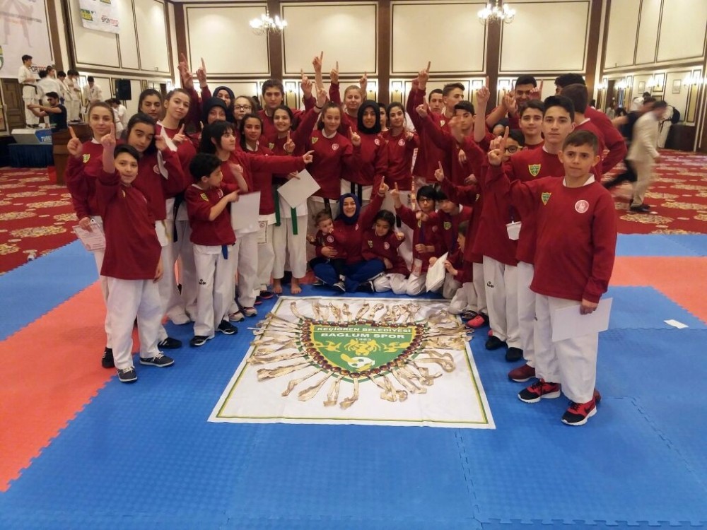 Keçiören Belediyesi Bağlumspor Kulübü’nden madalya rekoru