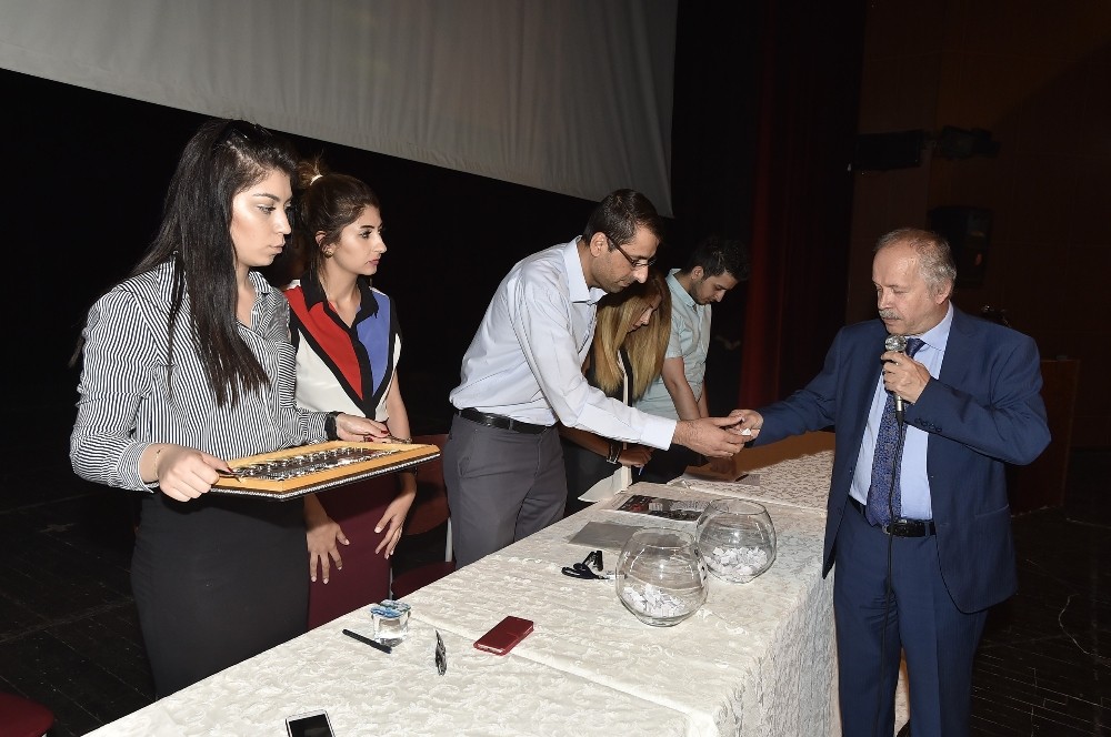 Karacaören’de gecekondu sahipleri konut sevinci yaşadı