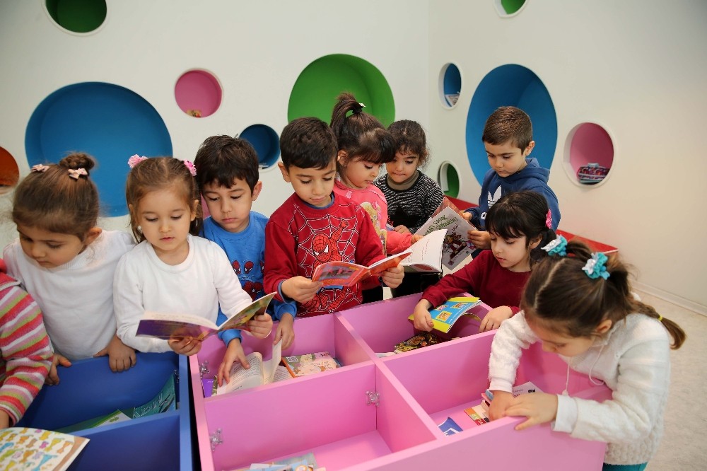 Rengârenk kütüphane çok sevildi