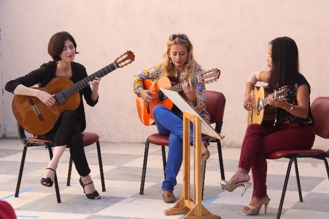 Dünyaca ünlü gitaristler engellilerle buluştu