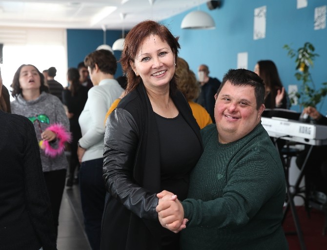 KARŞIYAKA'DA ENGELSİZ EĞLENCE