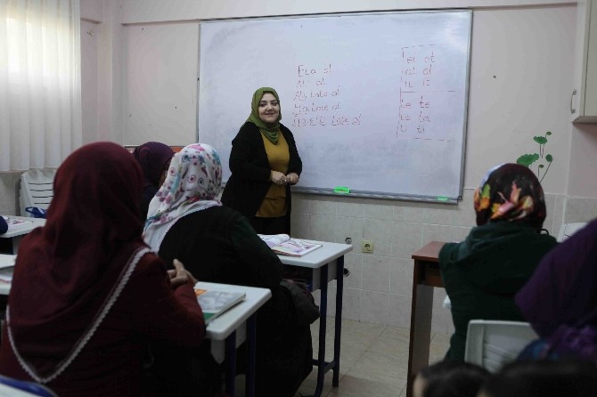 BAYRAKLI BELEDİYESİ'NDEN OKUMA YAZMA KURSU