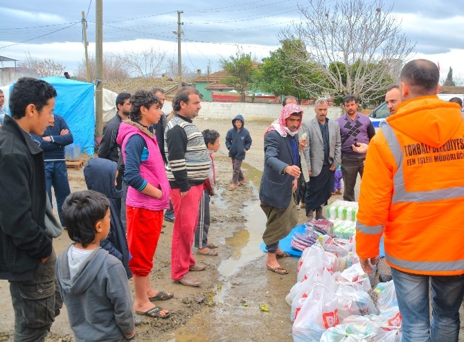 Torbalı Belediyesi’nden mültecilere yardım eli