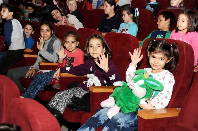 Çocuklara sinema ve tiyatro şöleni
