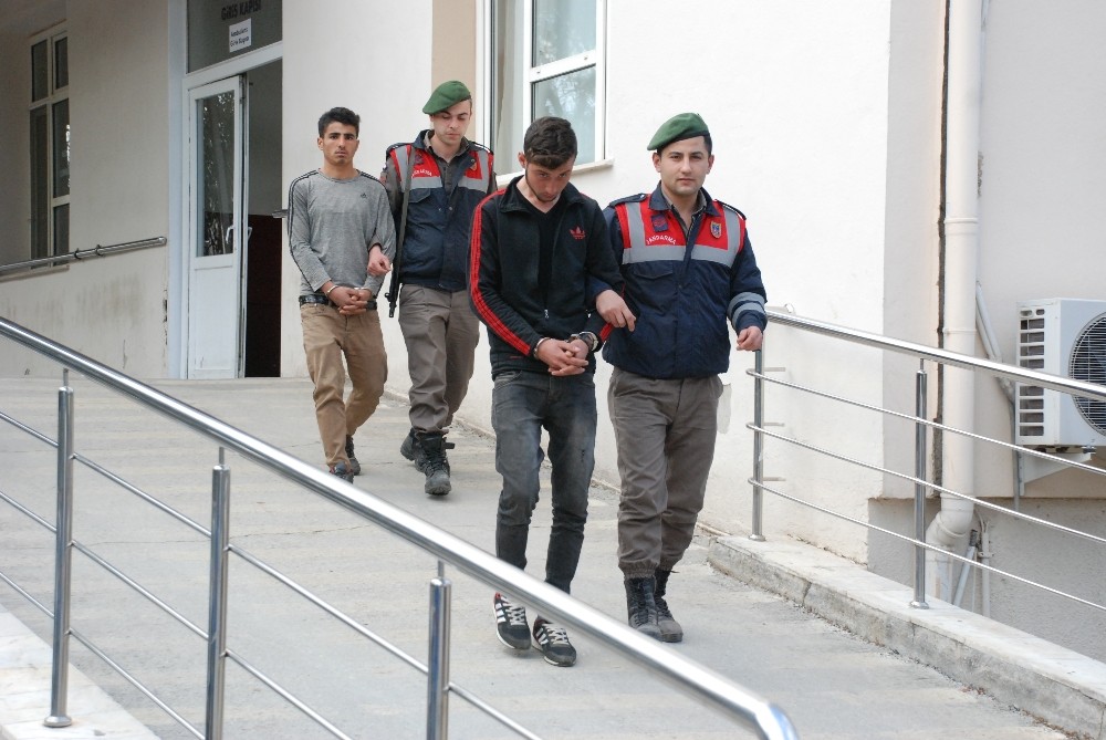 Torbalı’da inşaata giren hırsızlar suçüstü yakalandı