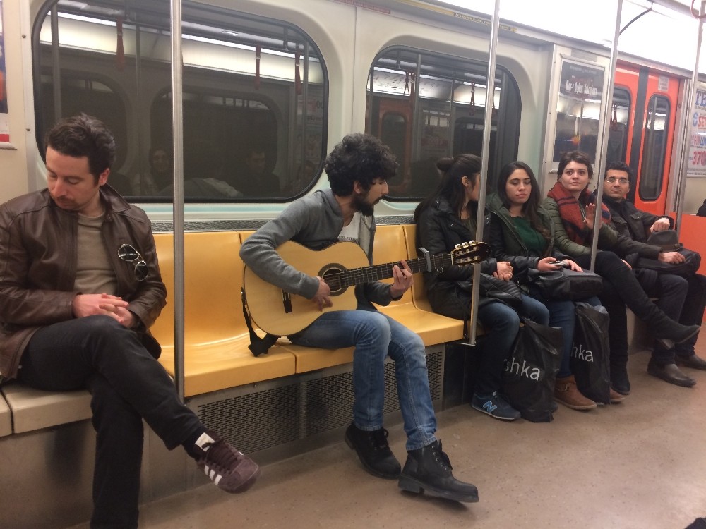 (Özel Haber) Ankara metrosunda renkli dakikalar