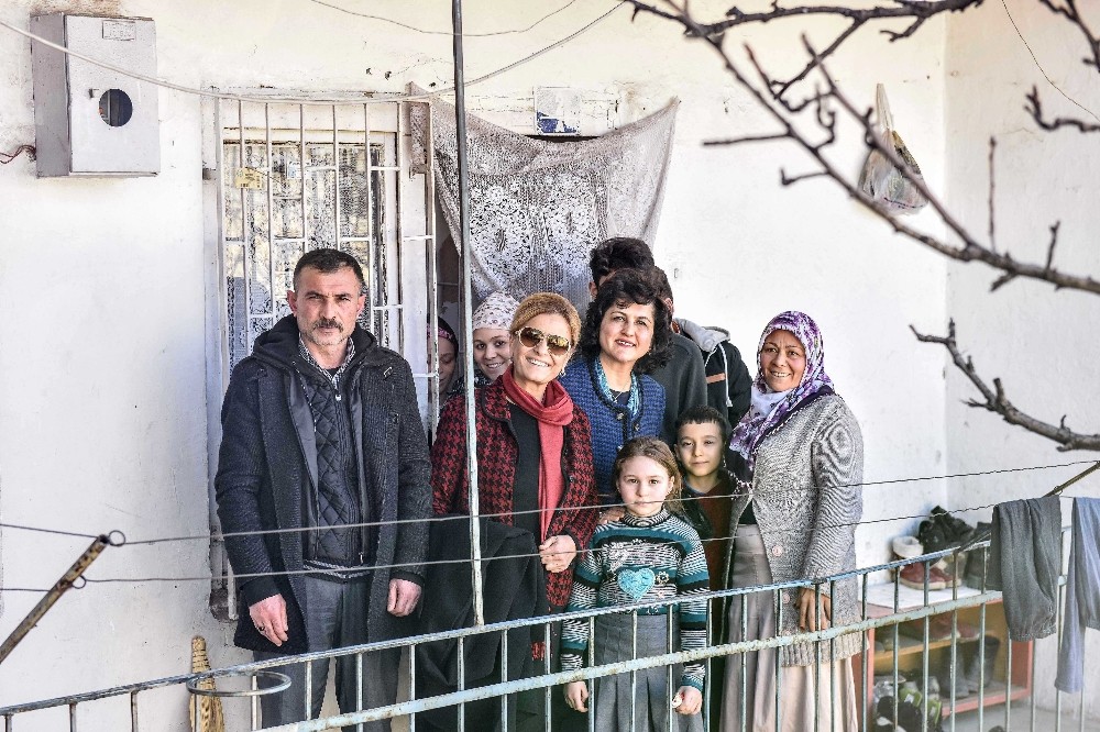 Nevin Gökçek’ten ihtiyaç sahibi aileye ziyaret