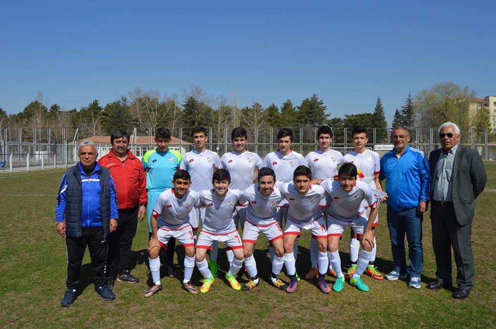 U15 futbol takımı bölge şampiyonu