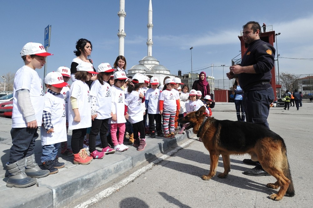 Minikler itfaiyecilerle tanıştı