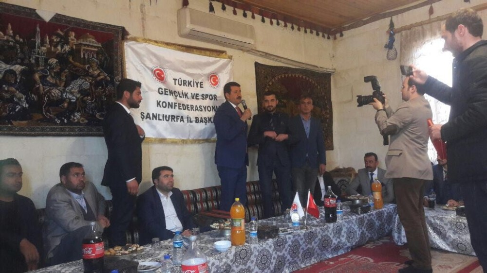 Yılın belediye başkanı seçilen Ekinci’ye ödülü verildi