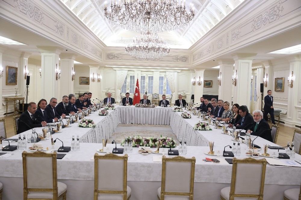 Başbakan yıldırım medya temsilcileri ile bir araya geldi