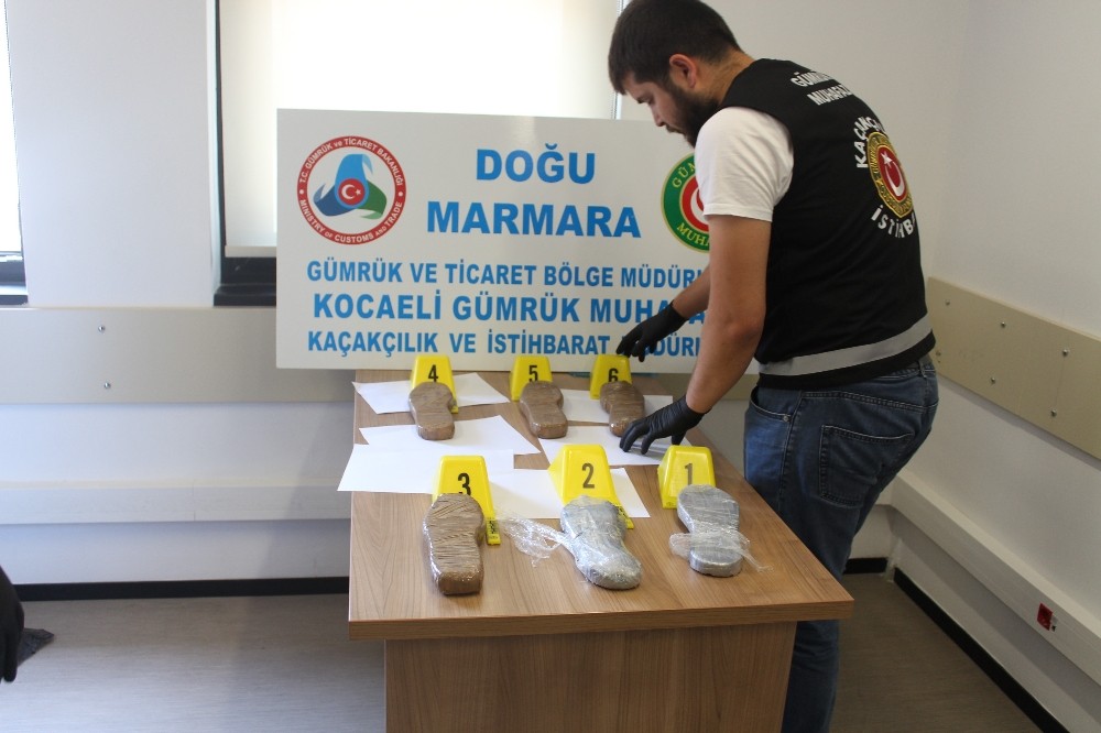 Uyuşturucu tacirleri kokaini gemi direğine gizledi