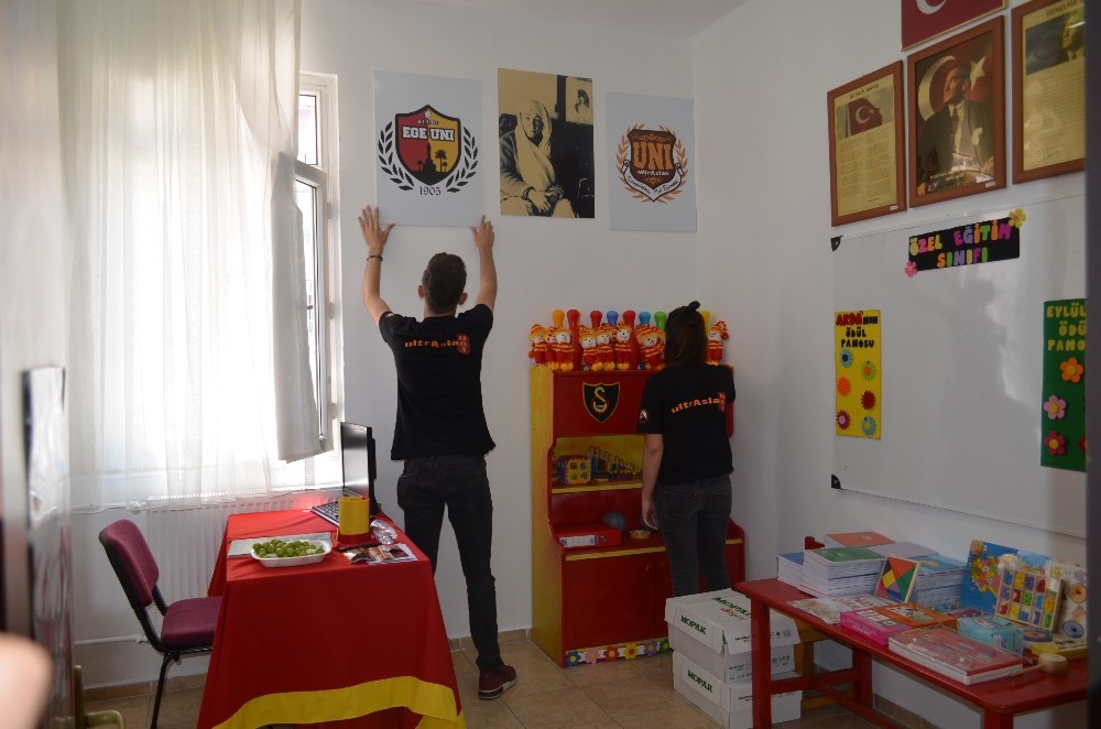 Ege Üniversitesi öğrencileri otizm sınıfı açtı