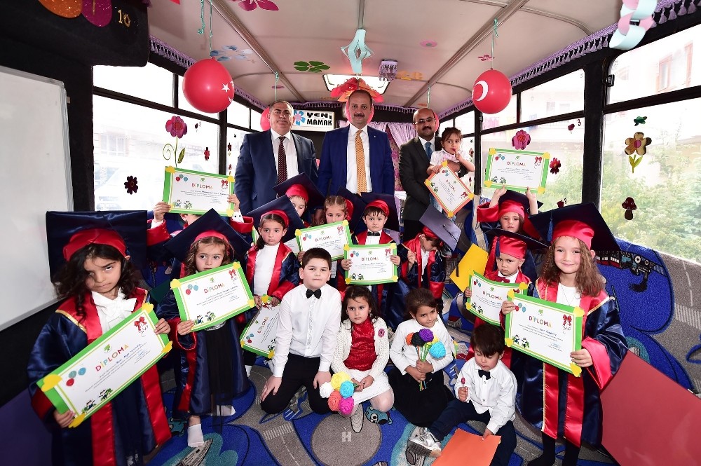 Mobil anaokulu 2017 mezunlarını verdi