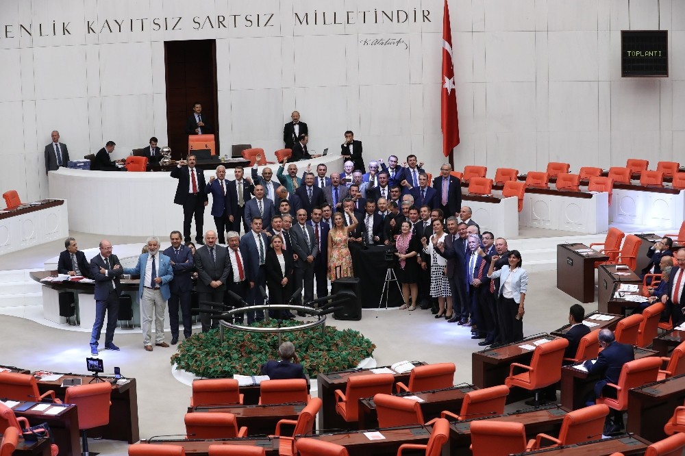 CHP milletvekilleri Meclisteki eylemlerini bitirdi
