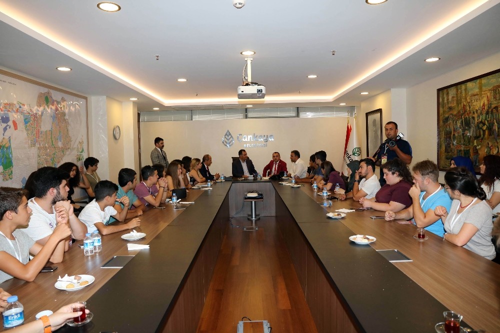 Antalyalı gençlerden Başkan Taşdelen’e ziyaret