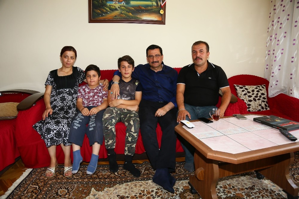Başkan Ak’tan vatandaşlara çat kapı ziyaret