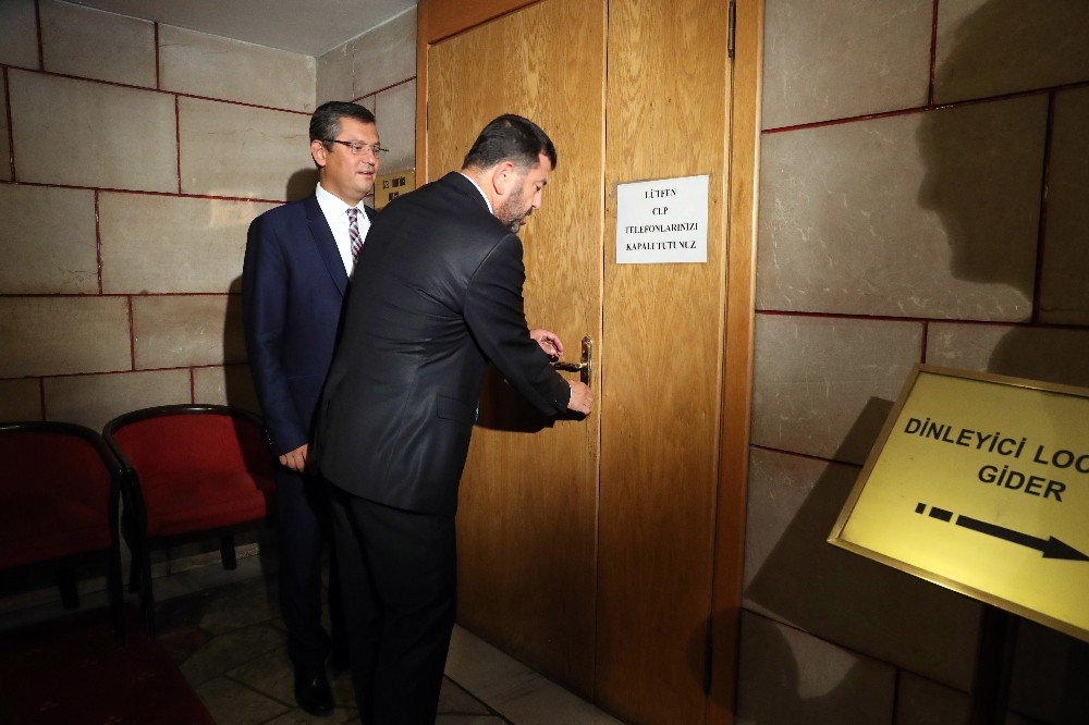 CHP milletvekilleri demokrasi nöbeti tutuyor