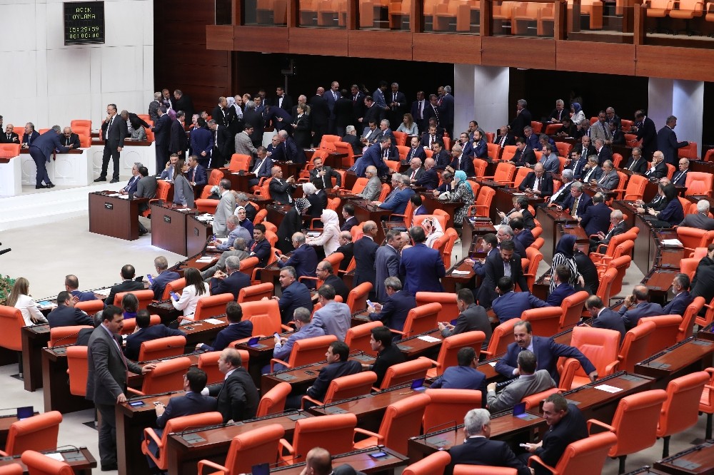 HDP Van Milletvekili Tuğba Hezer Öztürk’ün milletvekilliği düşürüldü