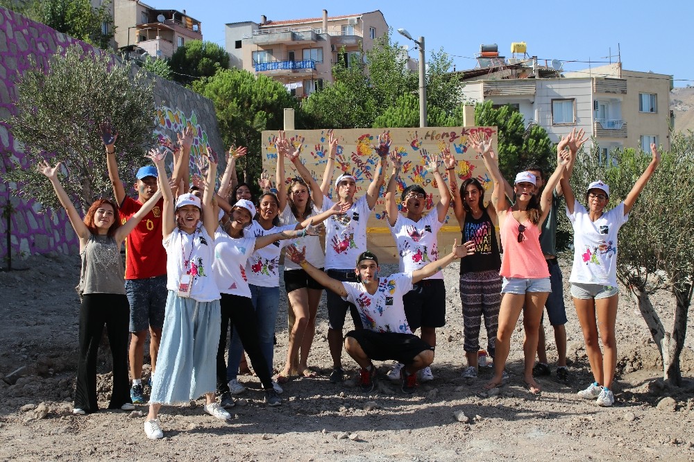 Dünya gençleri Bergama’da buluştu