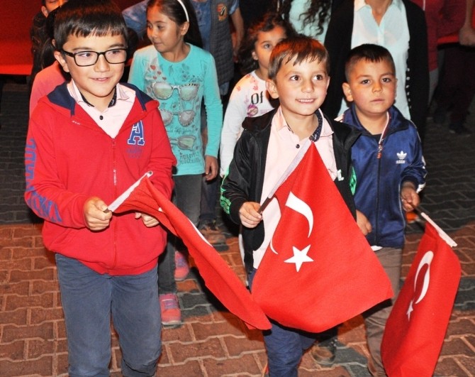 Ödemiş’te Cumhuriyet meşalesi Bıçakçı’da yandı