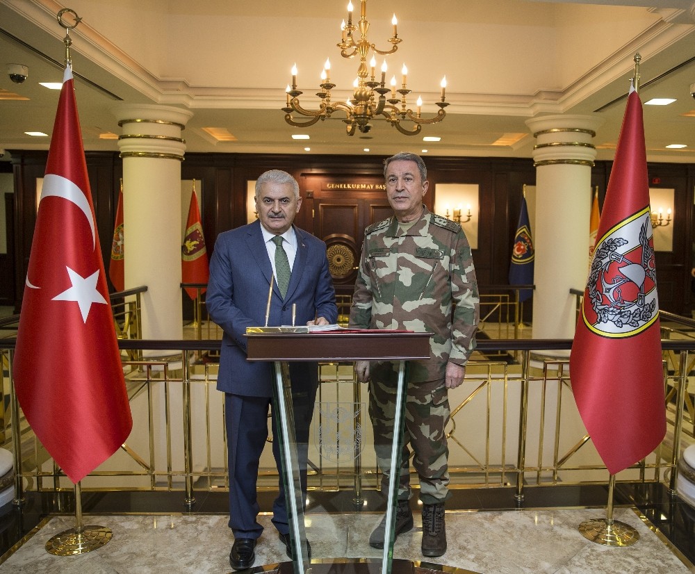 Başbakan Yıldırım, Genelkurmay Başkanı Orgeneral Akar’dan bilgi alıyor