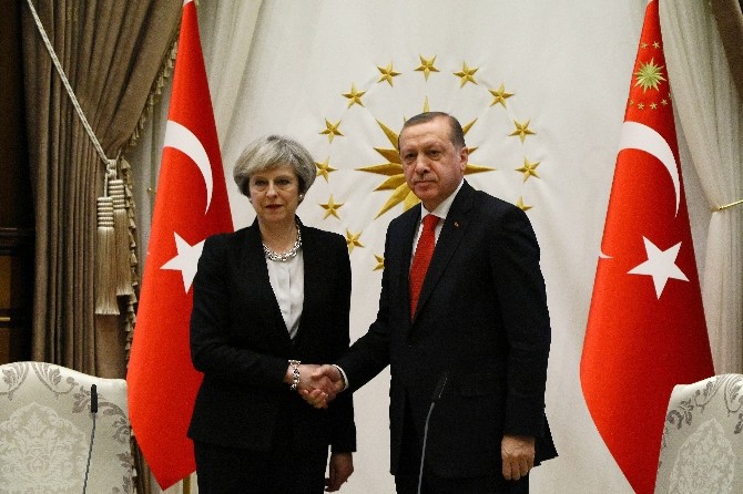 Cumhurbaşkanı Erdoğan, İngiltere Başbakanı May’i kabul etti