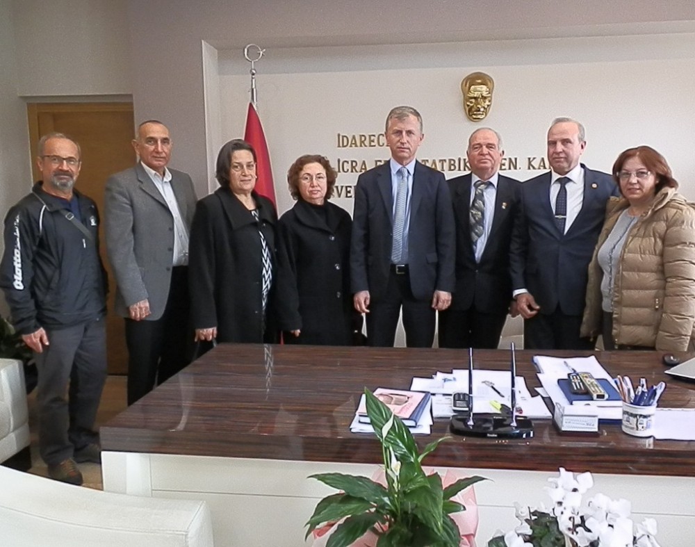 Foça’daki emekli astsubaylardan yeni kaymakama ziyaret