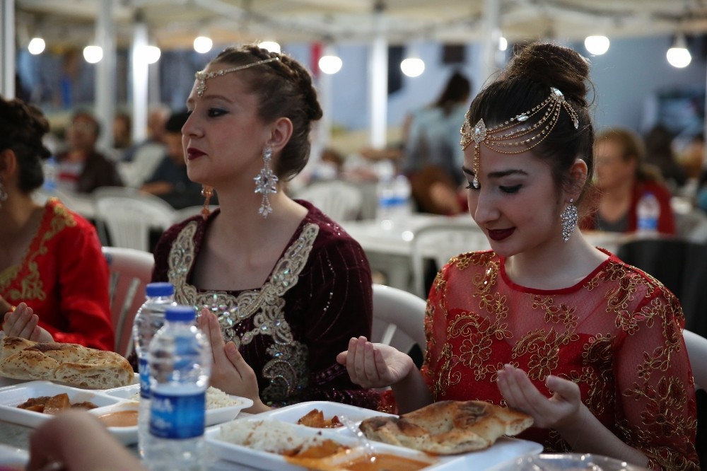 Buca’da bin kişilik iftar sofrası