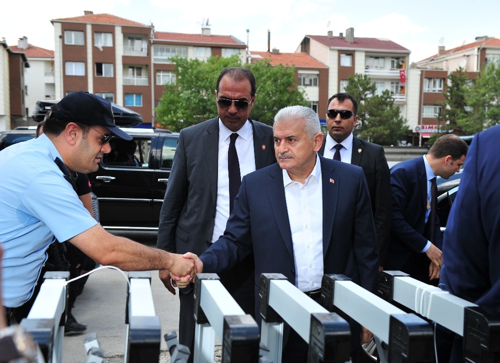 Başbakan Yıldırım cuma namazını Gölbaşı’nda kıldı