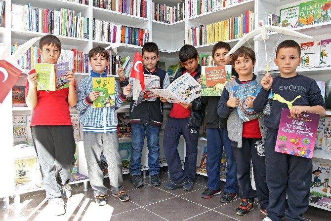 Konak’ta çocuklara anlamlı hediye
