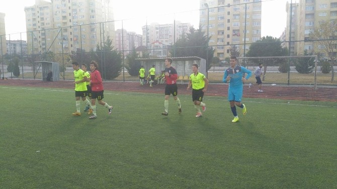 Foça Belediyespor U 17 futbol takımı şampiyon oldu