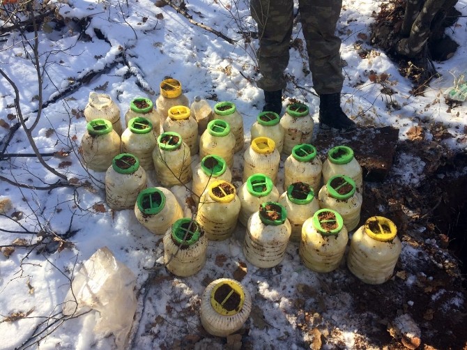 PKK’ya ait çok sayıda mühimmat ve yaşam malzemesi ele geçirildi