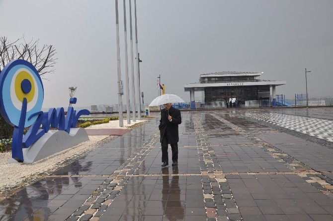 İzmir’de sağanak yağış etkili oldu
