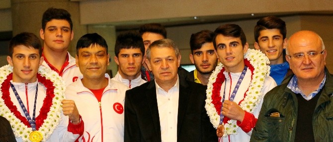 Dünya şampiyonuna muhteşem karşılama