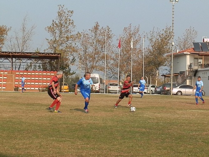 Foça Masterler hazırlık maçında sahasında kazanmasını bildi