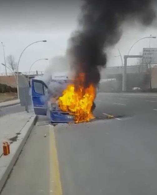 Ankara’da bir dolmuş cayır cayır yandı