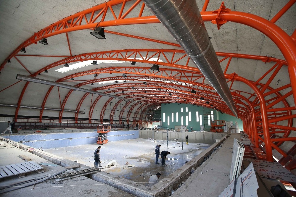 Karşıyaka’nın ilk kapalı havuzu tamamlanıyor