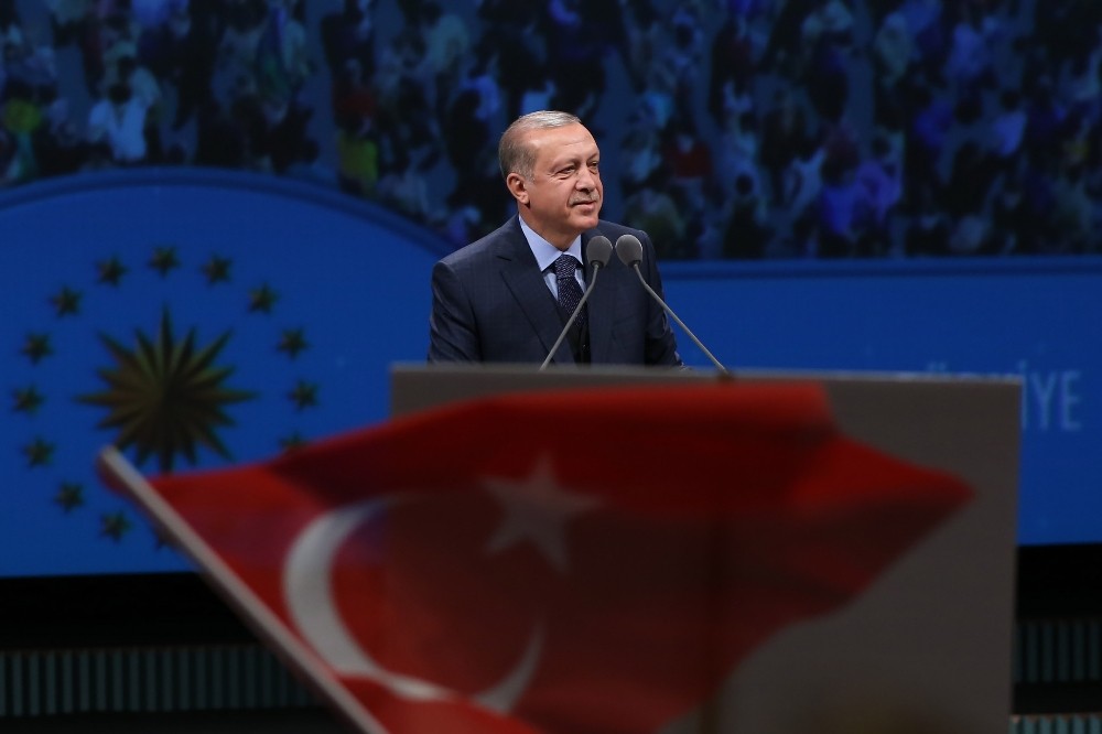 Cumhurbaşkanı Erdoğan kürsüde Bakanlar Kurulu kararını imzaladı