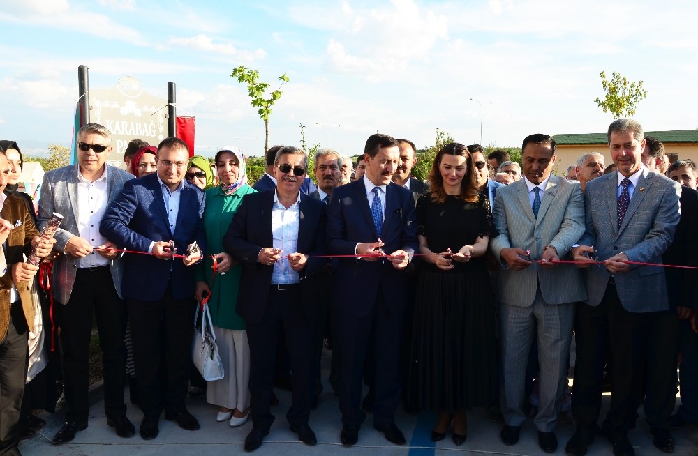 Karabağ Parkı’nın açılışına yoğun ilgi