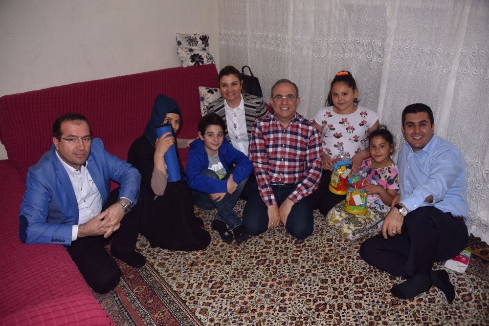 Başkan Uğurlu’dan çat kapı iftar ziyareti