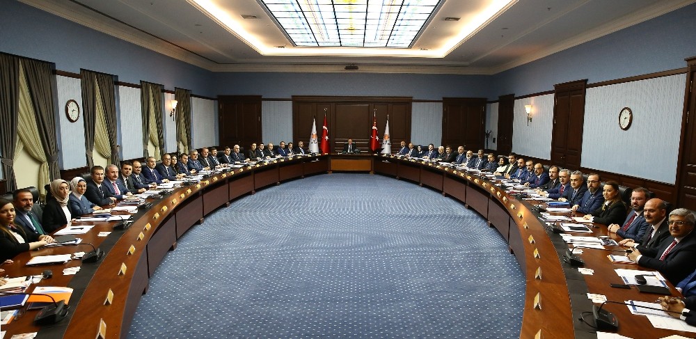 AK Parti MKYK sona erdi
