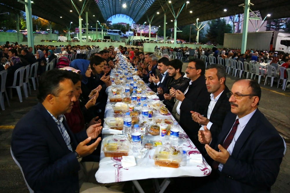 Keçiören Belediyesi mahalle iftarları başladı