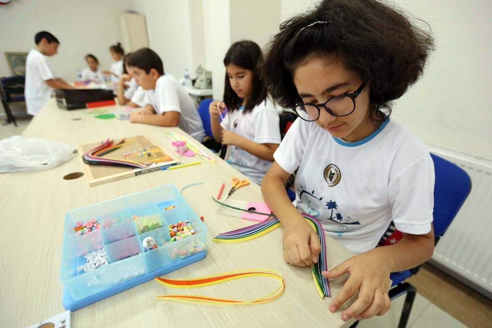 Yenimahalleli miniklerden kağıttan sanat